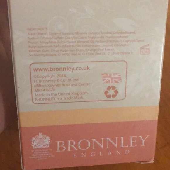 Bronnley freesia moisturizing body lotion - Picture 4 of 5